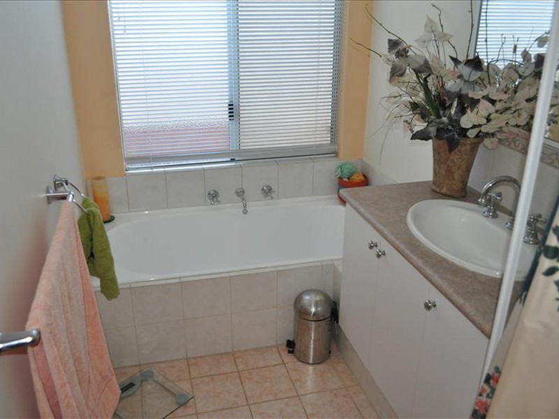 1/2 Planetree Pass, Canning Vale WA 6155