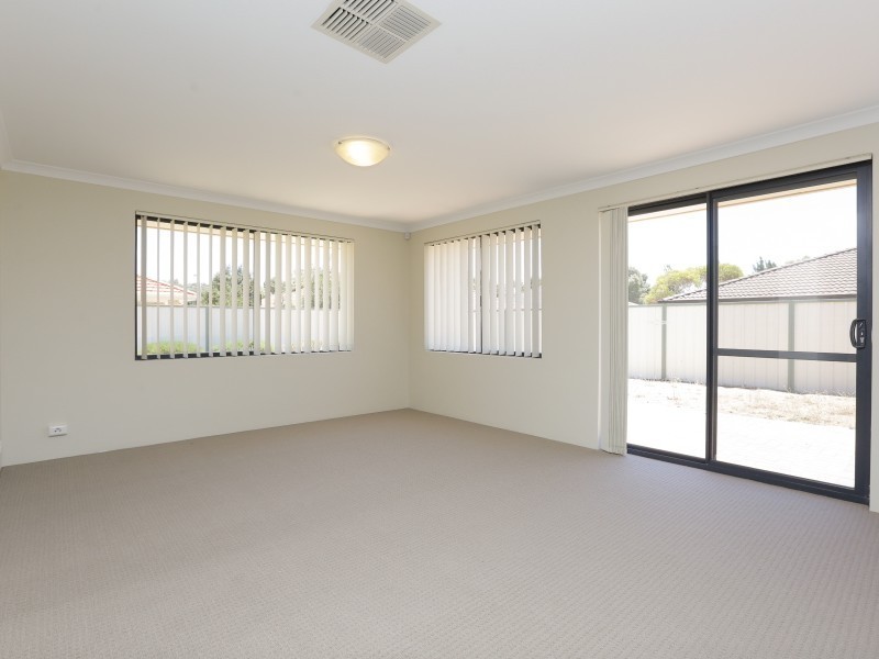 24 Fallon Place, Seville Grove WA 6112