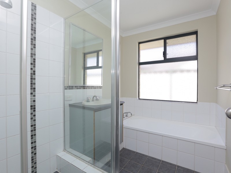 24 Fallon Place, Seville Grove WA 6112
