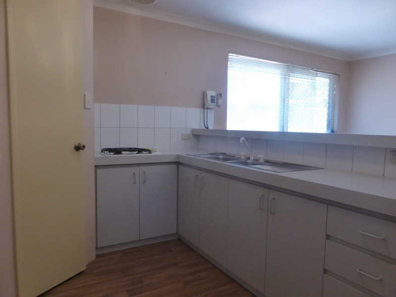 1/39 Spring Road, Thornlie WA 6108