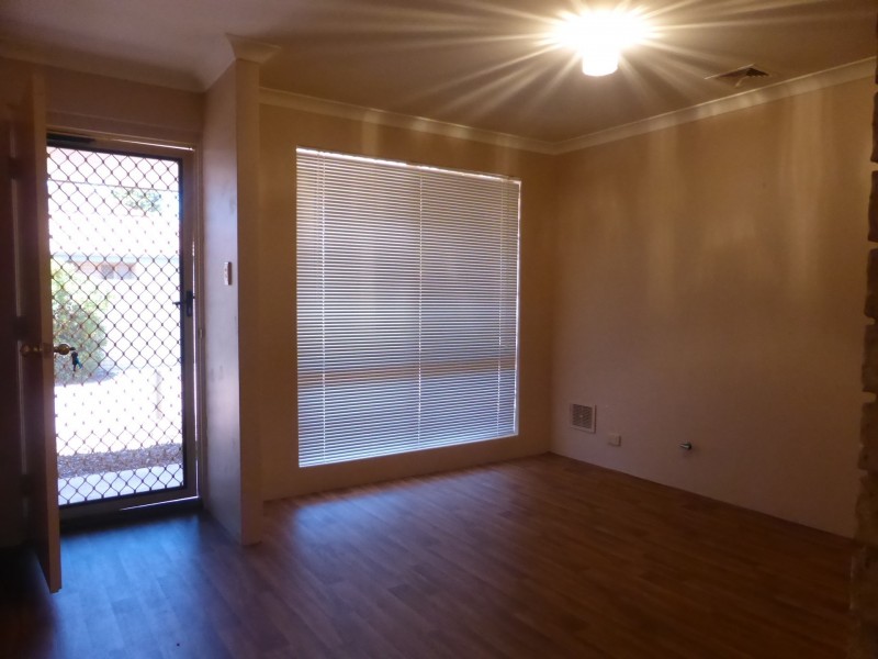 1/39 Spring Road, Thornlie WA 6108