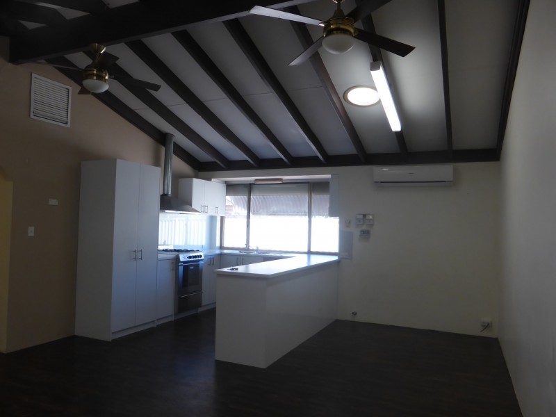 4 Fountain Court, Armadale WA 6112