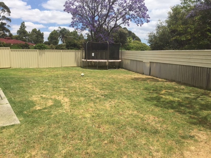 4 Fountain Court, Armadale WA 6112