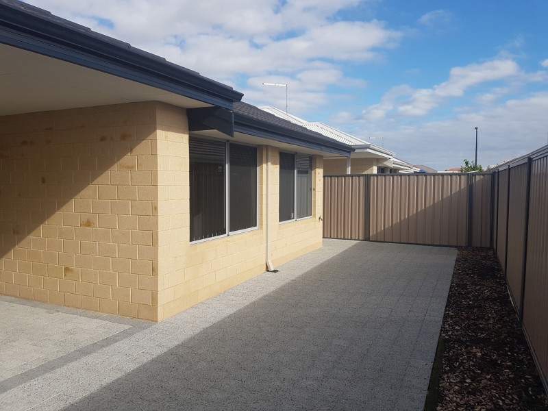 75 Monticello Parkway, Piara Waters WA 6112