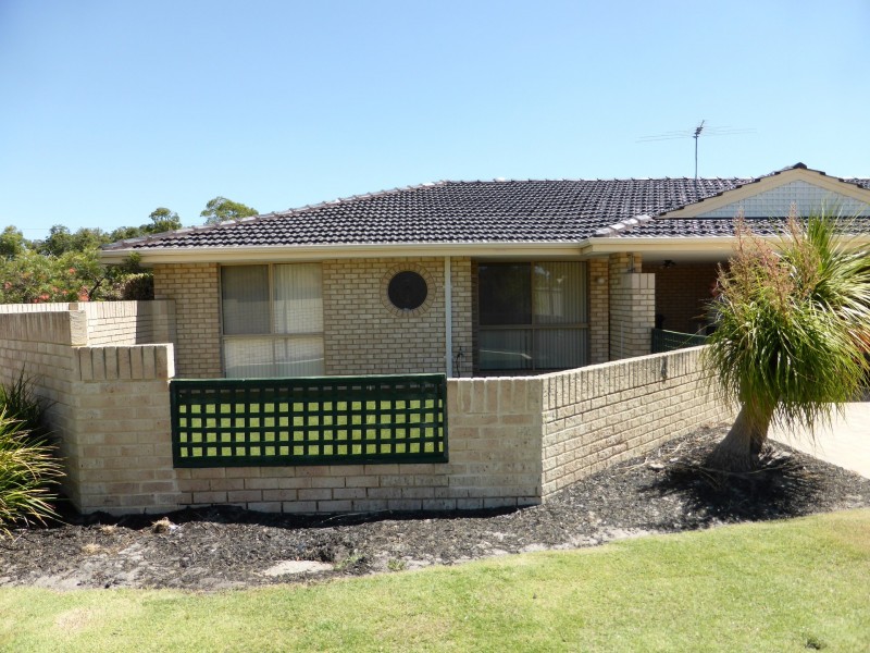 Unit 4/1 Chesterton Drive, Thornlie WA 6108