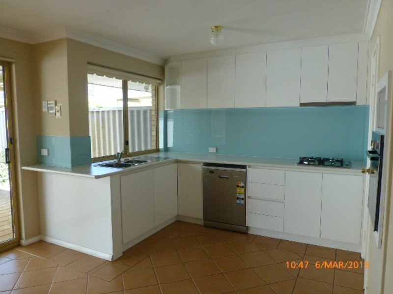 Unit 4/1 Chesterton Drive, Thornlie WA 6108