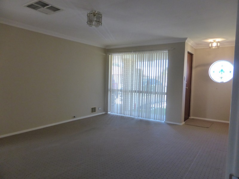 Unit 4/1 Chesterton Drive, Thornlie WA 6108