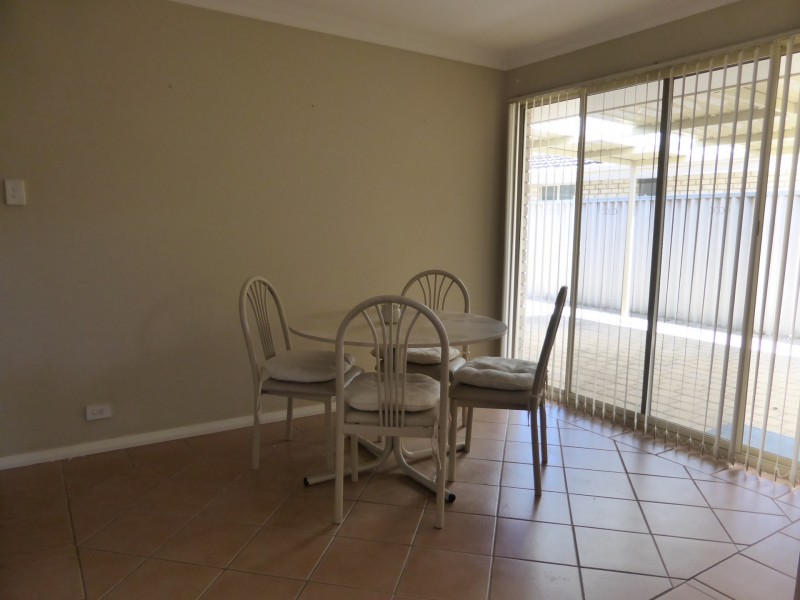 Unit 4/1 Chesterton Drive, Thornlie WA 6108