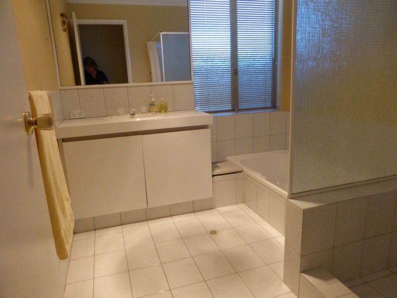 Unit 4/1 Chesterton Drive, Thornlie WA 6108