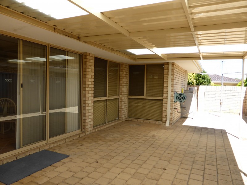 Unit 4/1 Chesterton Drive, Thornlie WA 6108