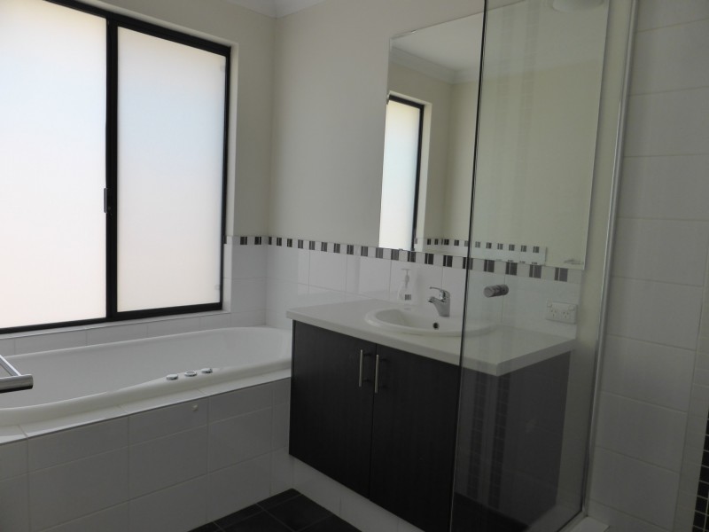 142 Gateway Boulevard, Canning Vale WA 6155