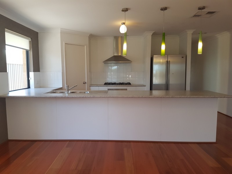 11 Gilman Court, Piara Waters WA 6112