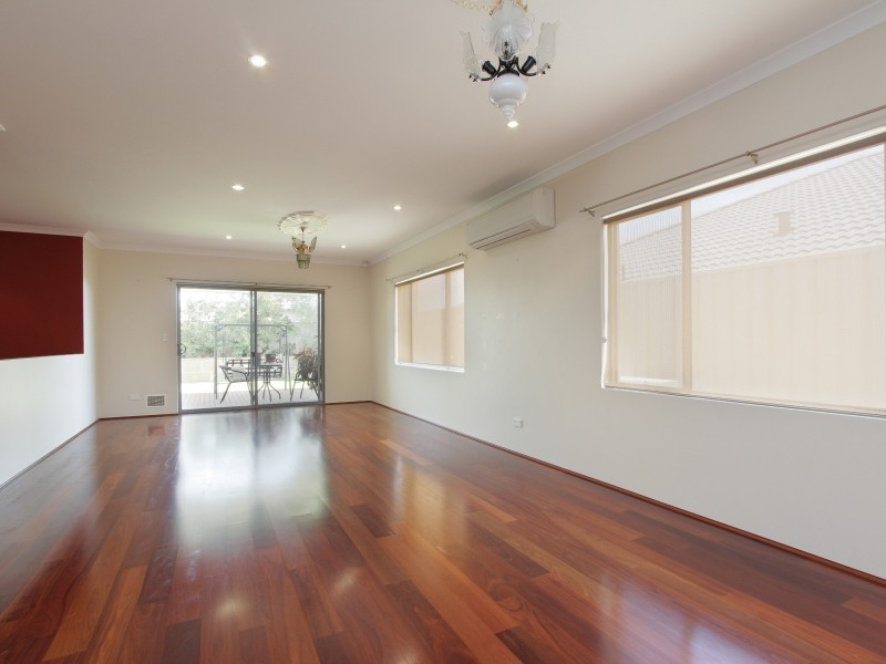 92 Waterfoot Loop, Canning Vale WA 6155