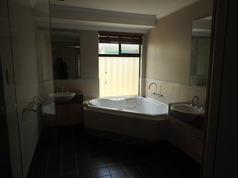 3 Batsford Way, Canning Vale WA 6155