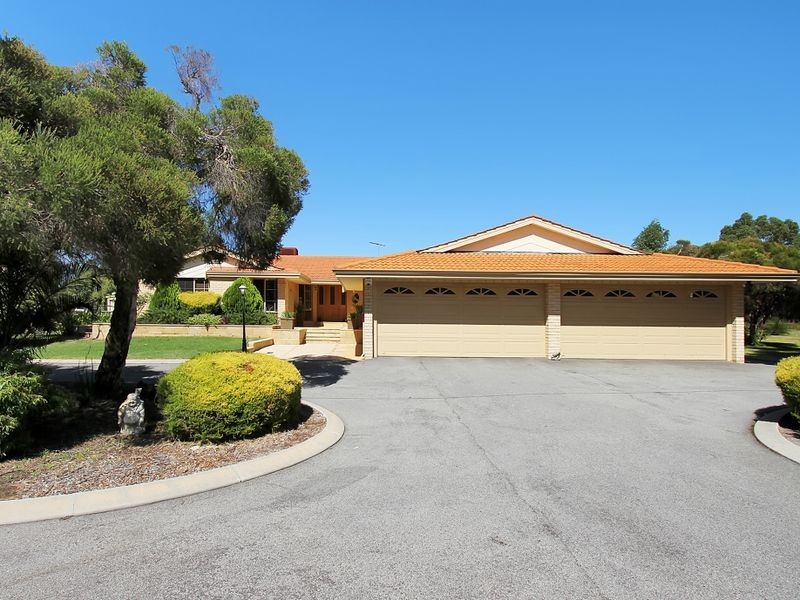 23 Livingstone Drive, Canning Vale WA 6155