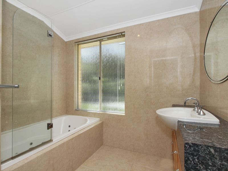 23 Livingstone Drive, Canning Vale WA 6155