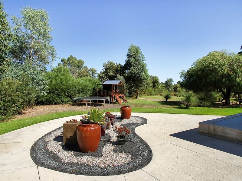 23 Livingstone Drive, Canning Vale WA 6155