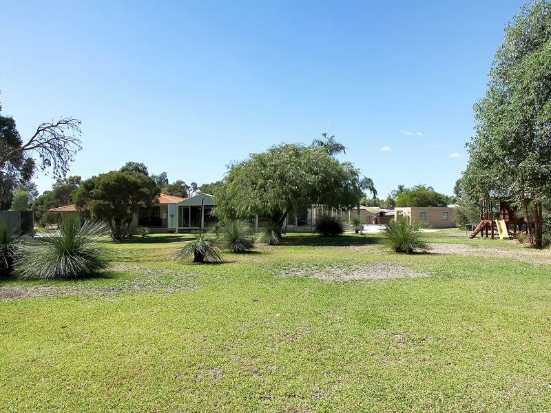 23 Livingstone Drive, Canning Vale WA 6155