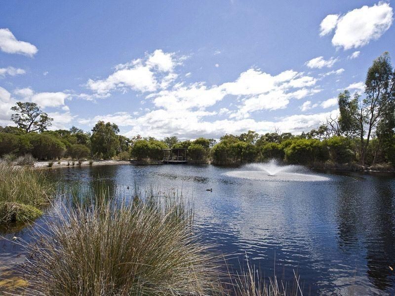 47 Waterperry Drive, Canning Vale WA 6155