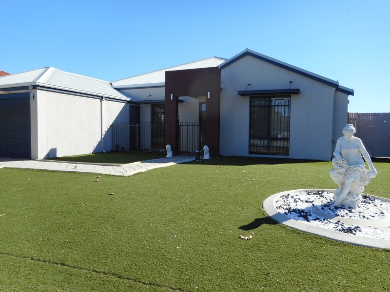 8 Bressingham Street, Canning Vale WA 6155