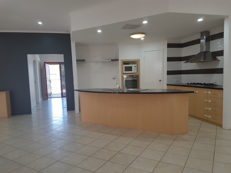 8 Bressingham Street, Canning Vale WA 6155