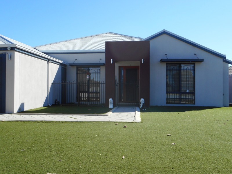 8 Bressingham Street, Canning Vale WA 6155