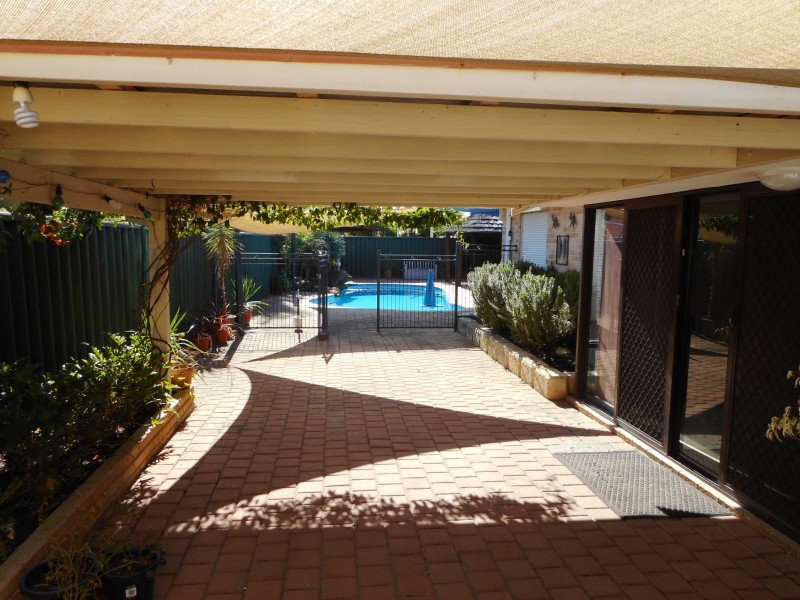 11 Aster Court, Thornlie WA 6108