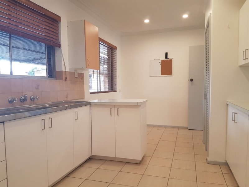 6 Angela Way, Maddington WA 6109