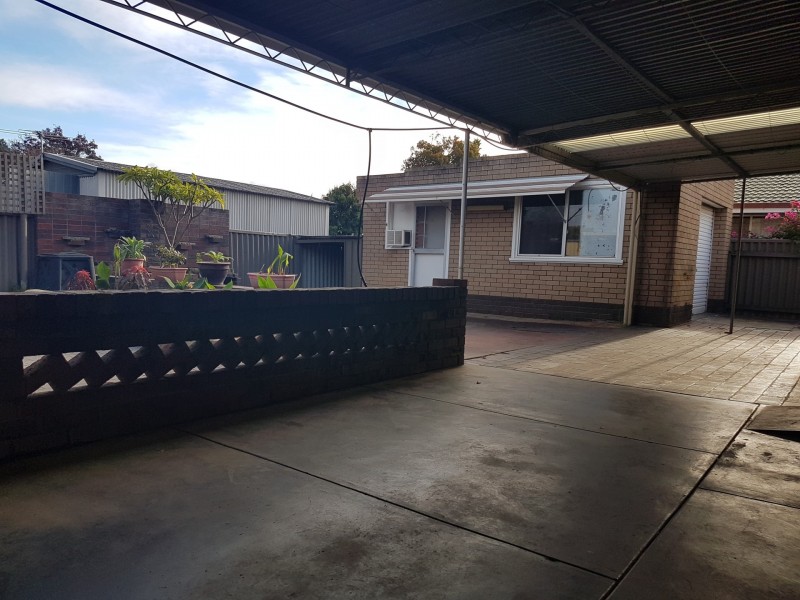 6 Angela Way, Maddington WA 6109