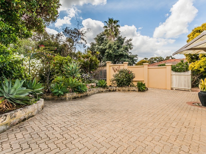 8 Prescott Drive, Gosnells WA 6110