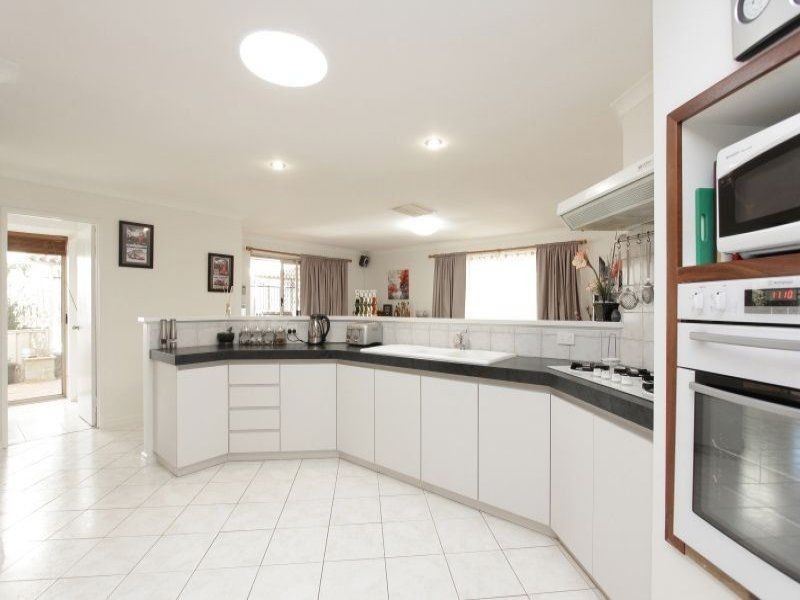 7 Dabchick Close, East Cannington WA 6107