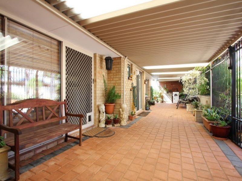 7 Dabchick Close, East Cannington WA 6107