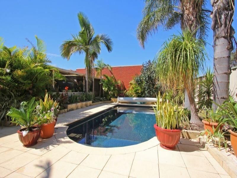 7 Dabchick Close, East Cannington WA 6107