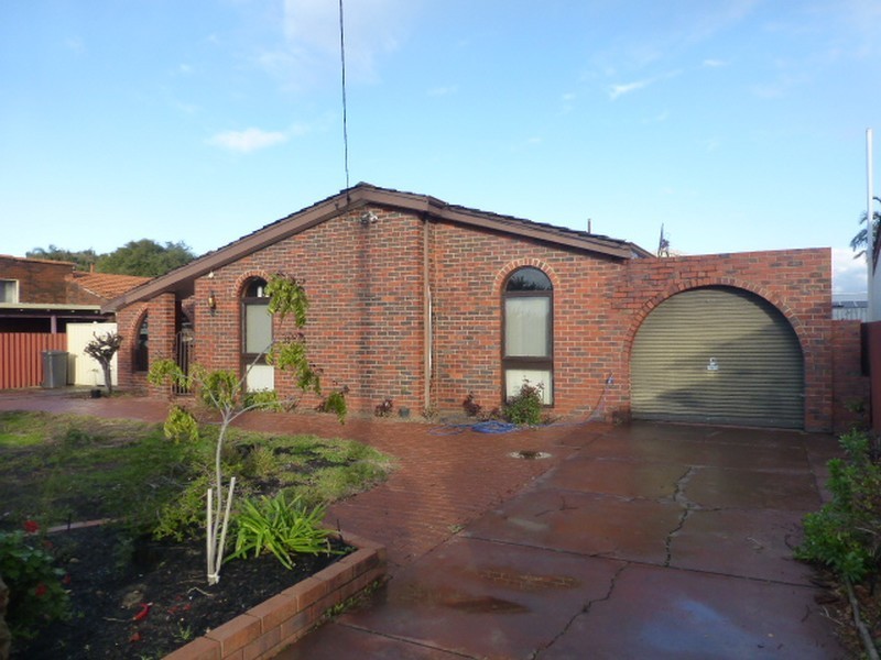 5 Parkside Drive, Thornlie WA 6108