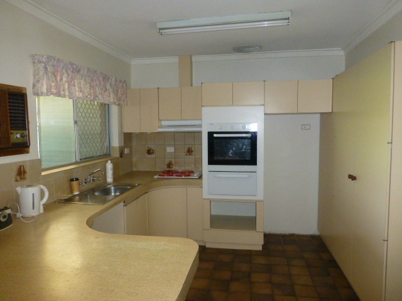 5 Parkside Drive, Thornlie WA 6108