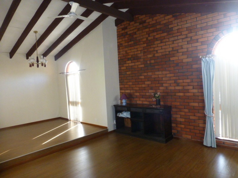 5 Parkside Drive, Thornlie WA 6108