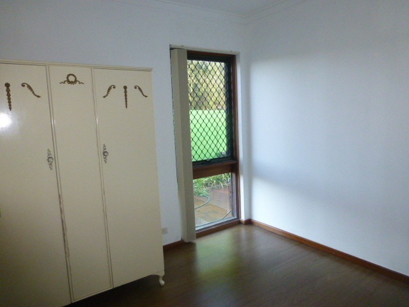 5 Parkside Drive, Thornlie WA 6108