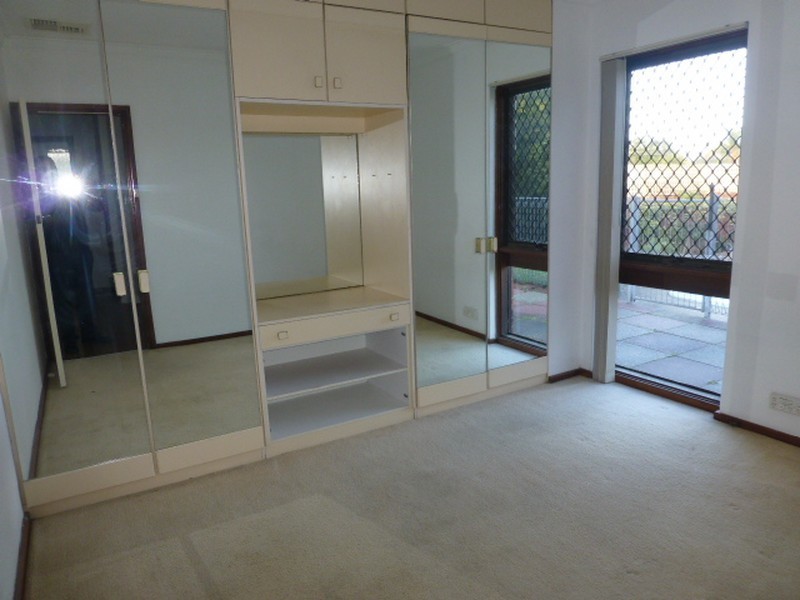 5 Parkside Drive, Thornlie WA 6108