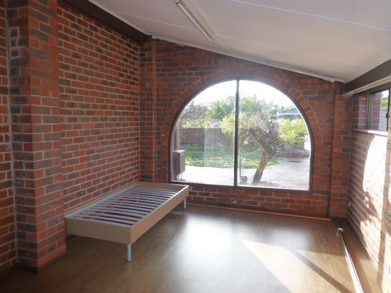 5 Parkside Drive, Thornlie WA 6108