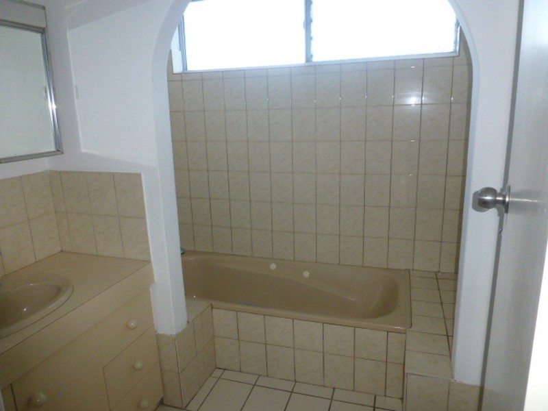 5 Parkside Drive, Thornlie WA 6108