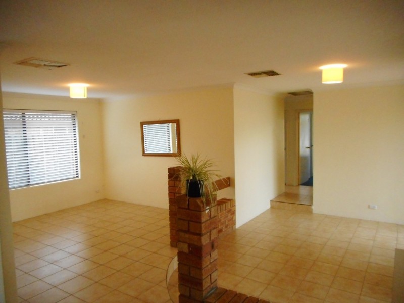 26 Regal Drive, Thornlie WA 6108