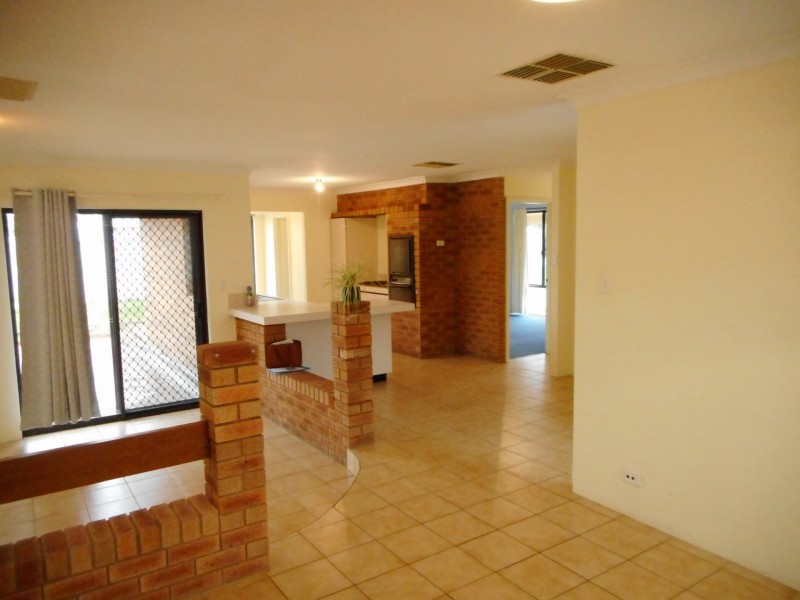 26 Regal Drive, Thornlie WA 6108