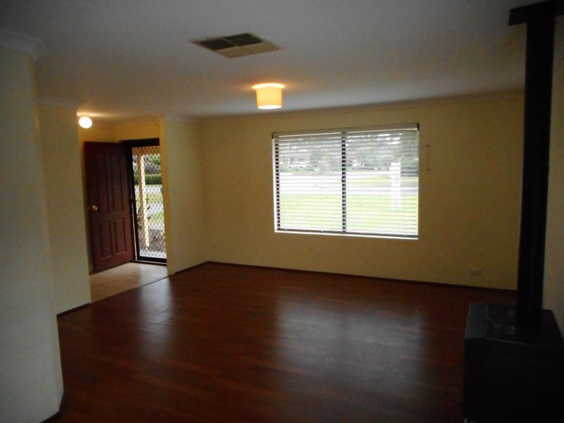 26 Regal Drive, Thornlie WA 6108