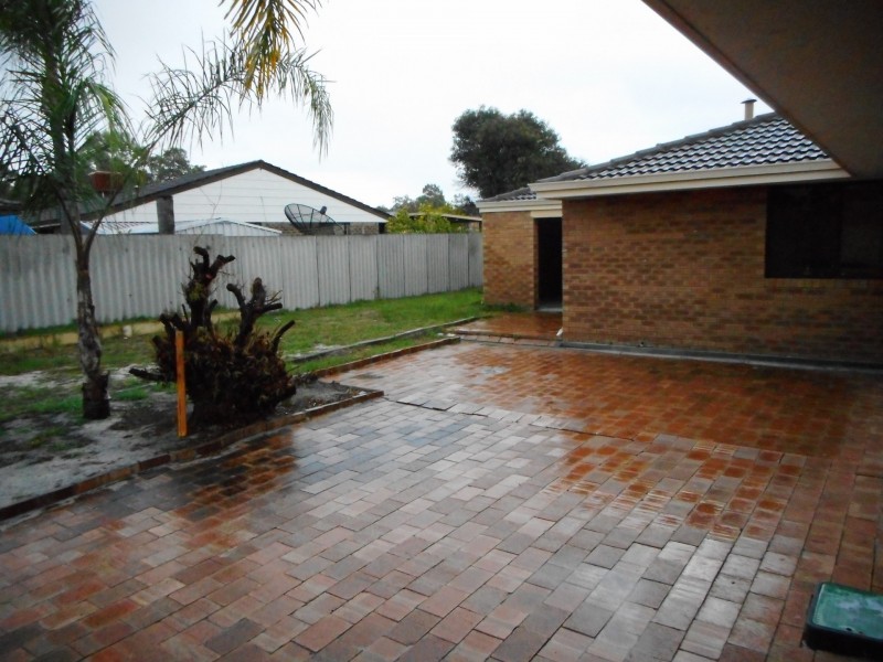 26 Regal Drive, Thornlie WA 6108