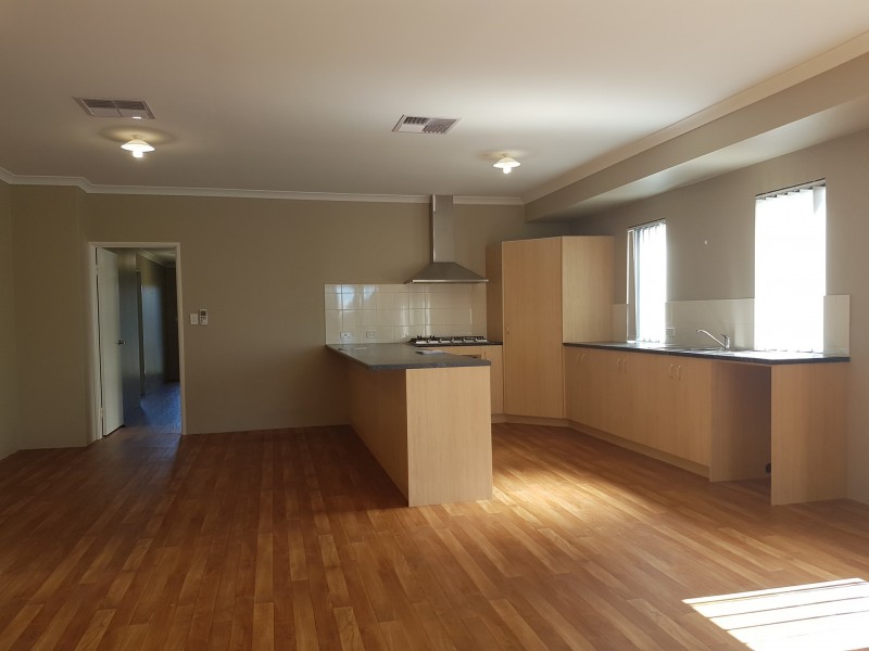 8 Miramar Way, Piara Waters WA 6112