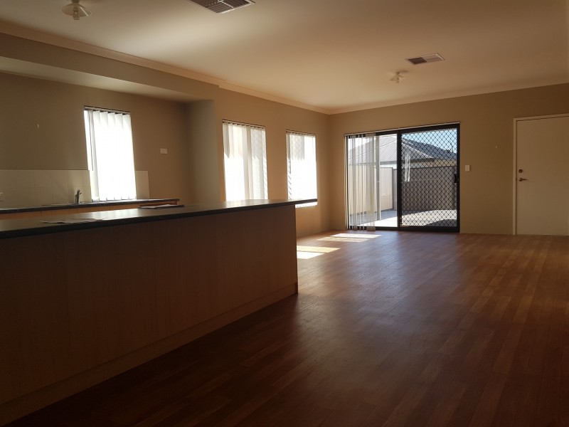 8 Miramar Way, Piara Waters WA 6112