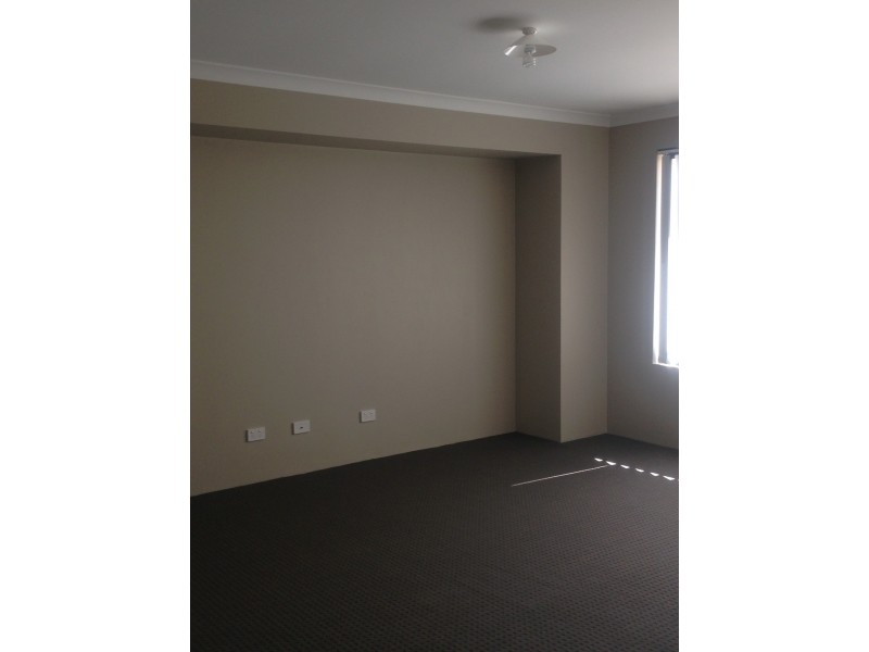 8 Miramar Way, Piara Waters WA 6112