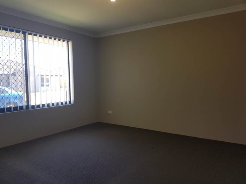 8 Miramar Way, Piara Waters WA 6112