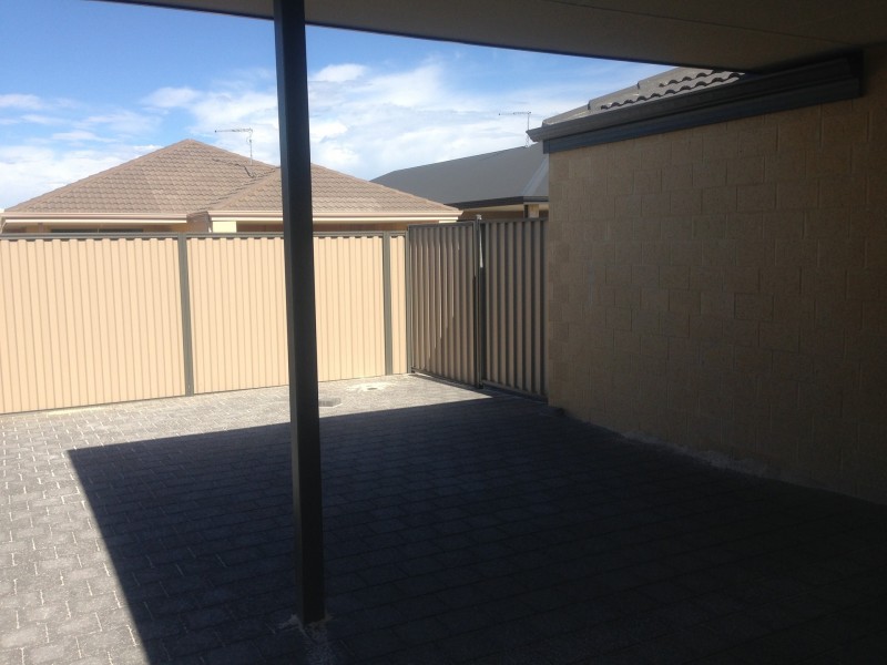 8 Miramar Way, Piara Waters WA 6112