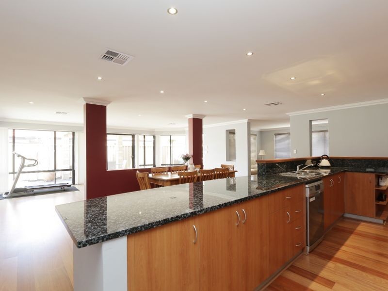8 Acapulco Way, Southern River WA 6110